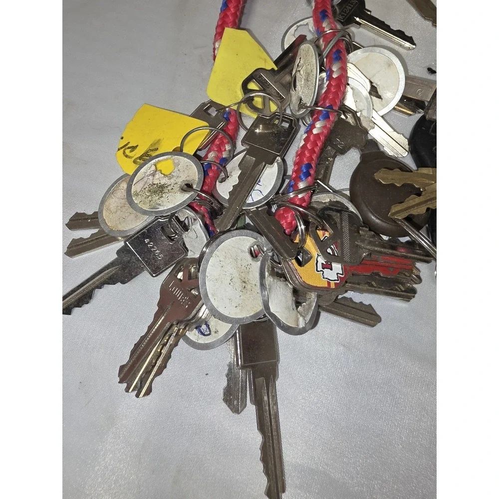 Mixed Vintage Lot of Car Keys - Toyota, Chrysler, Etc.. Key Tags, Crafts/Parts